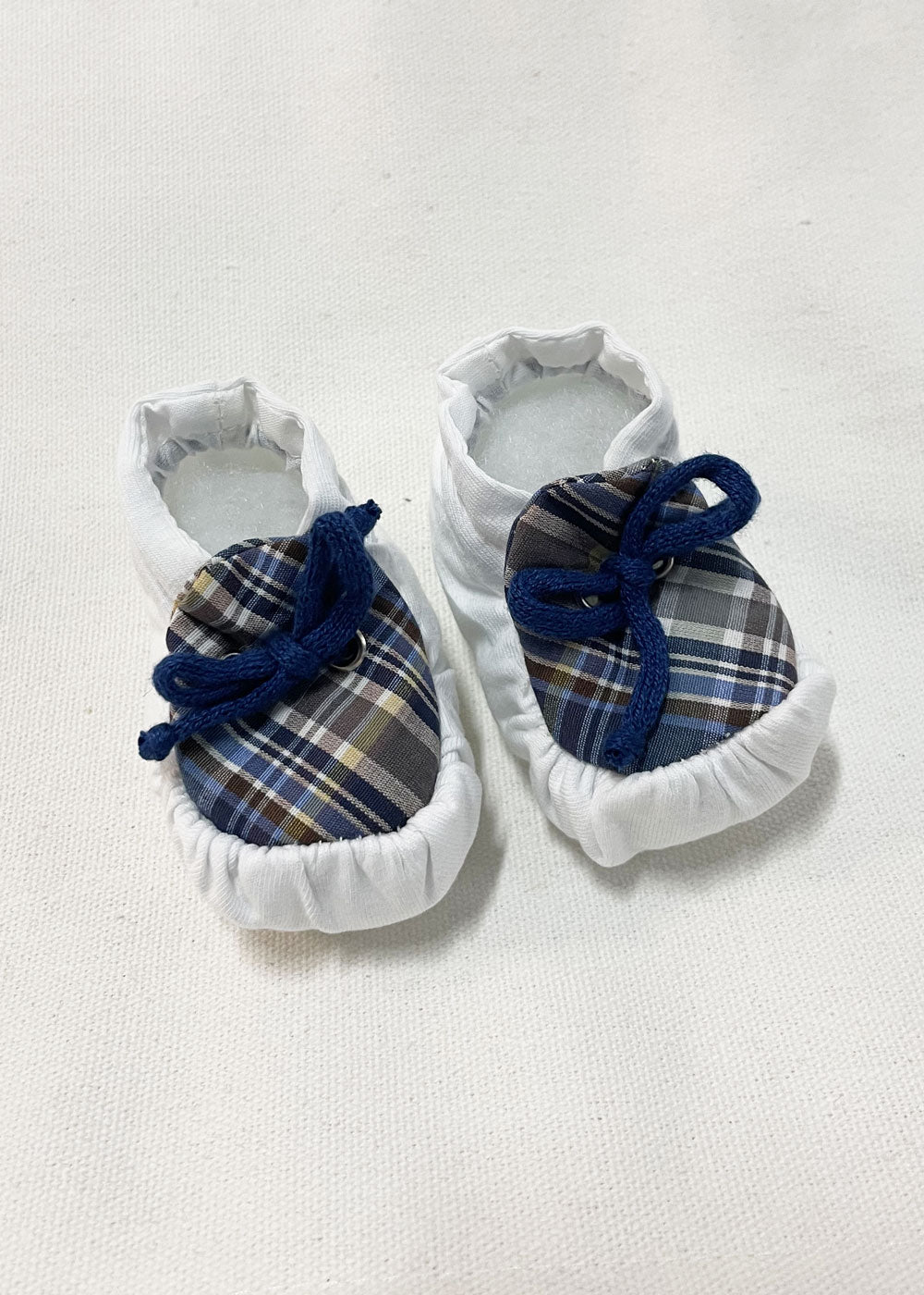 Newborn Shoes Dog Tender and Beautiful Blue and White