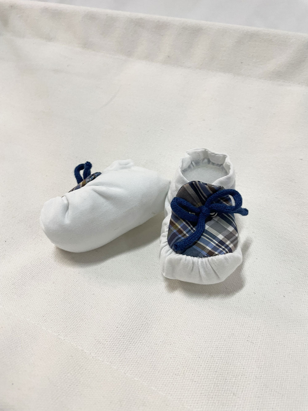 Newborn Shoes Dog Tender and Beautiful Blue and White