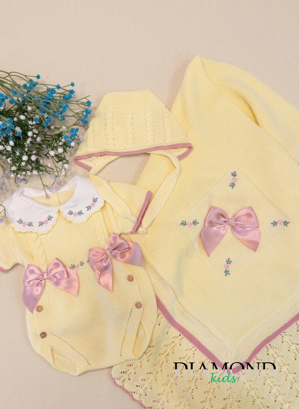 Set Neonata filo Fiori e fiocchi gialla e rosa