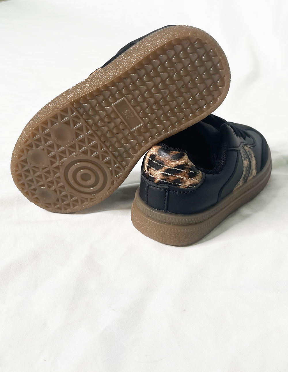 Black leopard girls sneakers