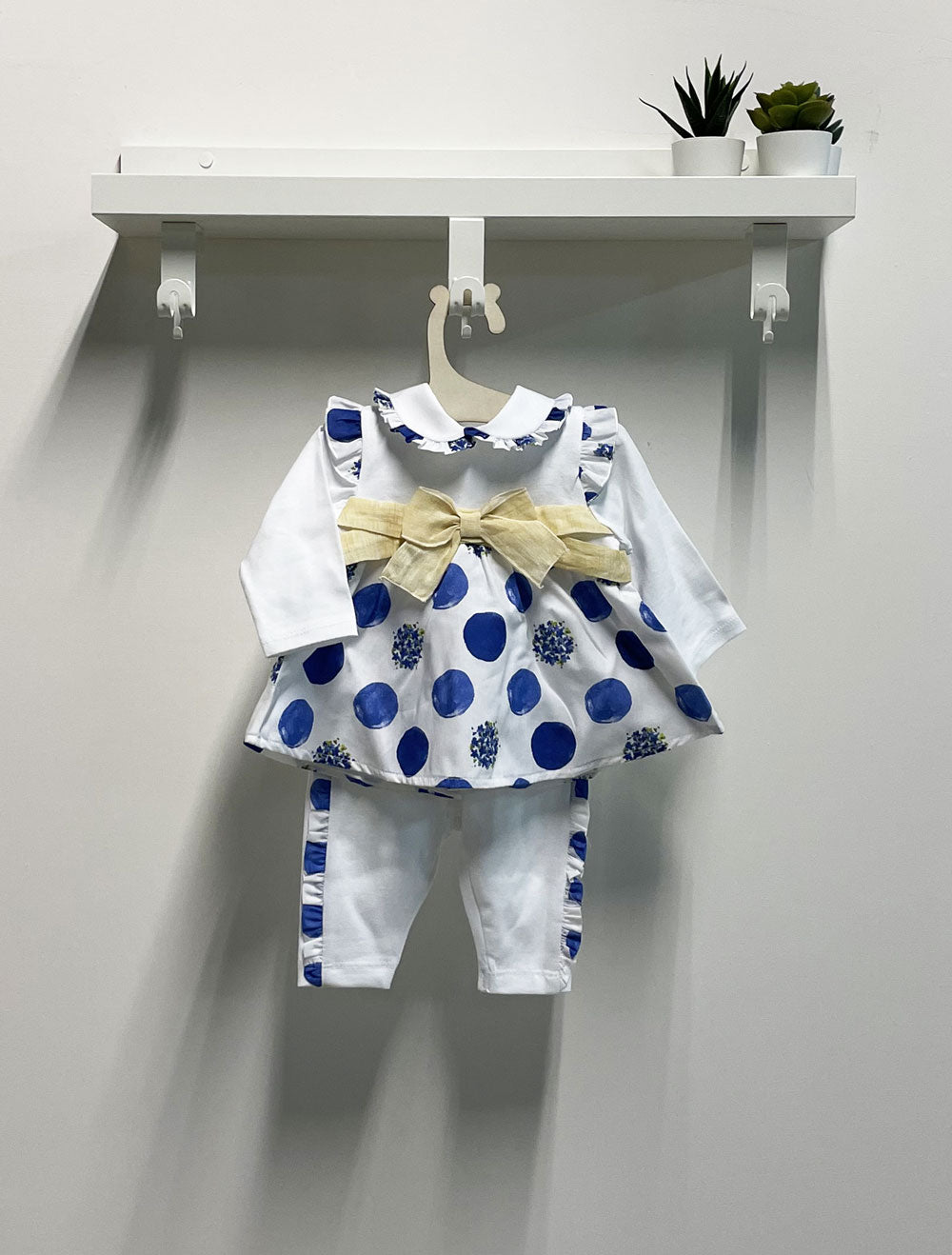 Clinical Newborn Pois Tender and Beautiful Blue and White